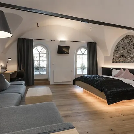 Strasserwirt - Ansitz Zu Tirol Hotell 4*