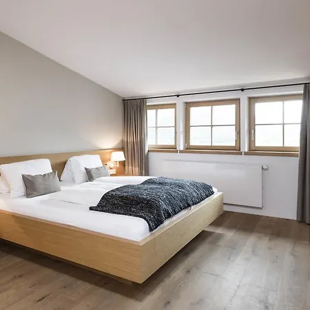 Strasserwirt - Ansitz Zu Tirol 4*